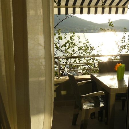 Apartments Selina Vinišće Екстериор снимка