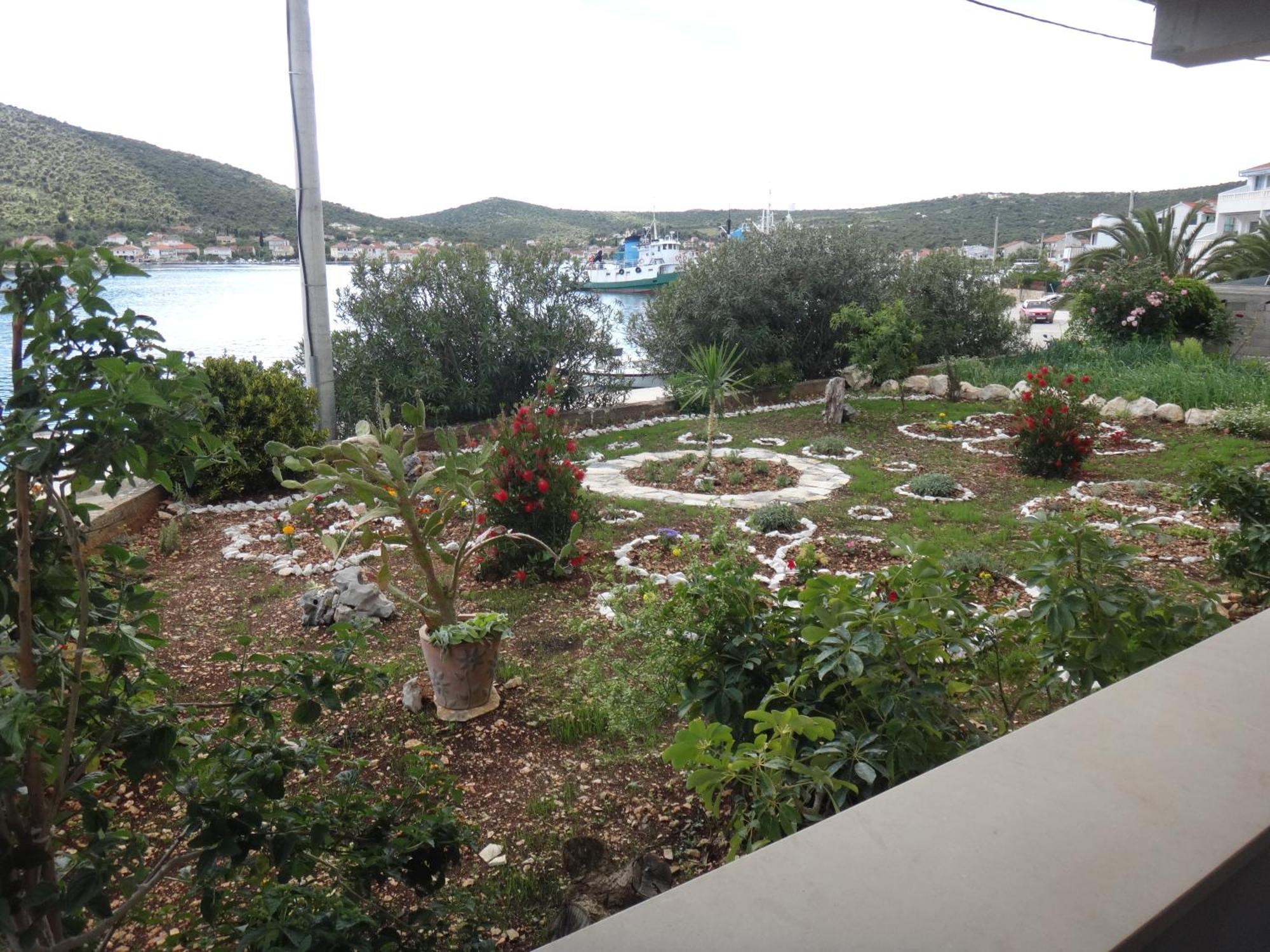 Apartments Selina Vinišće Стая снимка