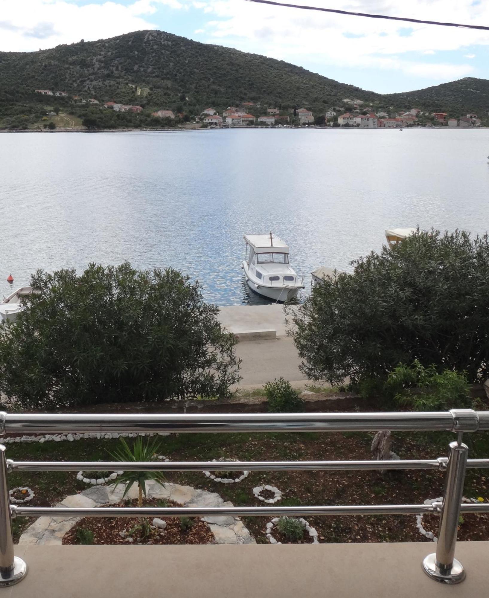 Apartments Selina Vinišće Стая снимка