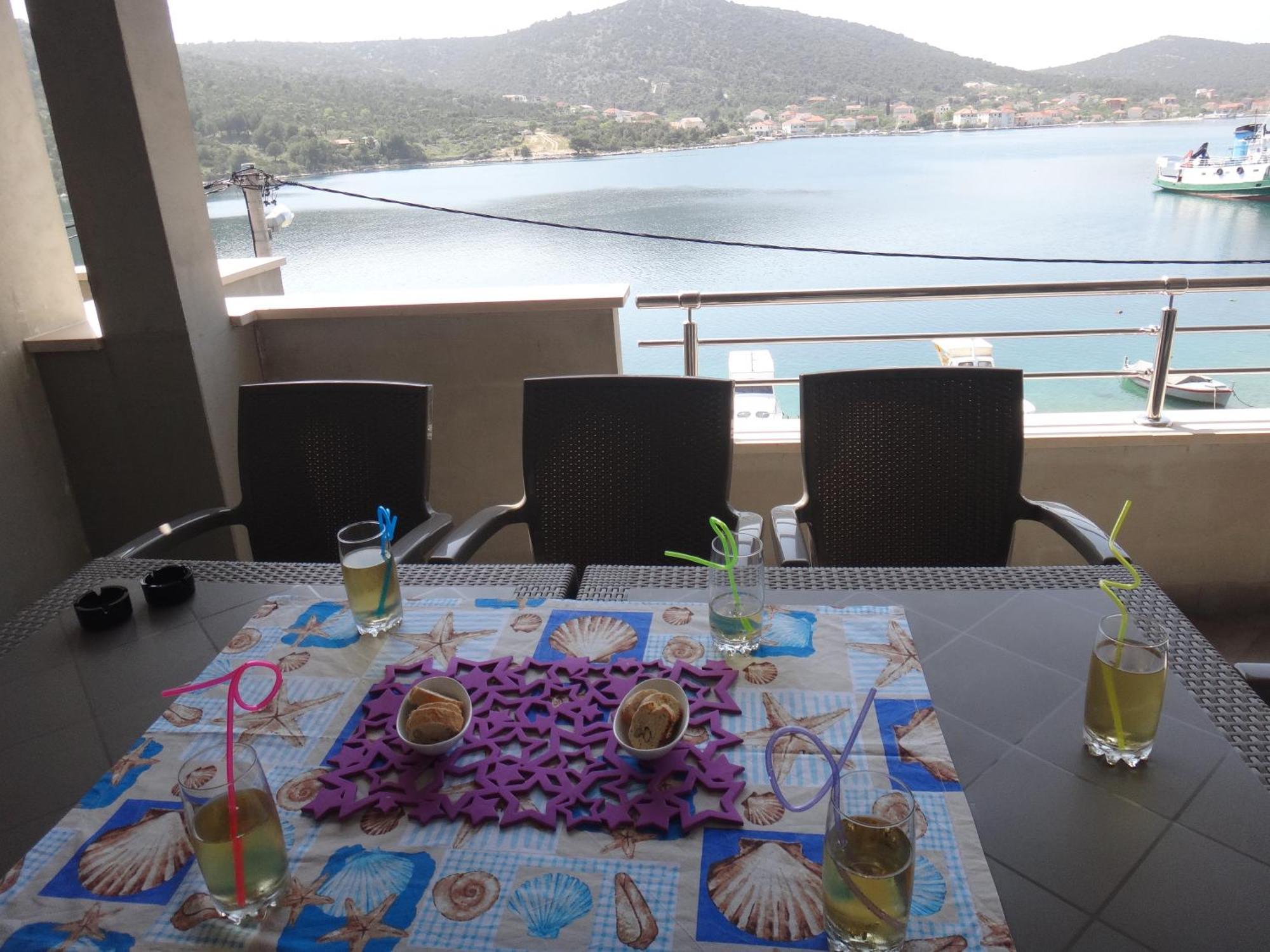 Apartments Selina Vinišće Стая снимка