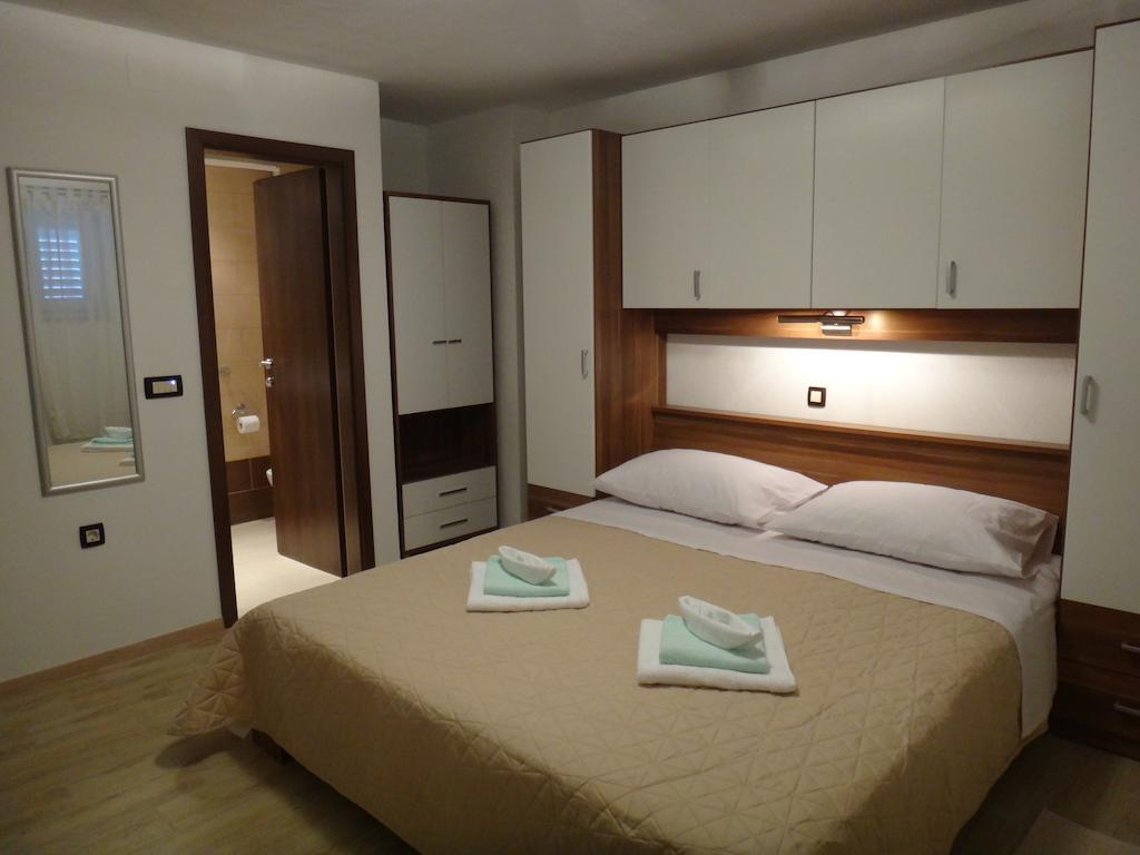 Apartments Selina Vinišće Стая снимка