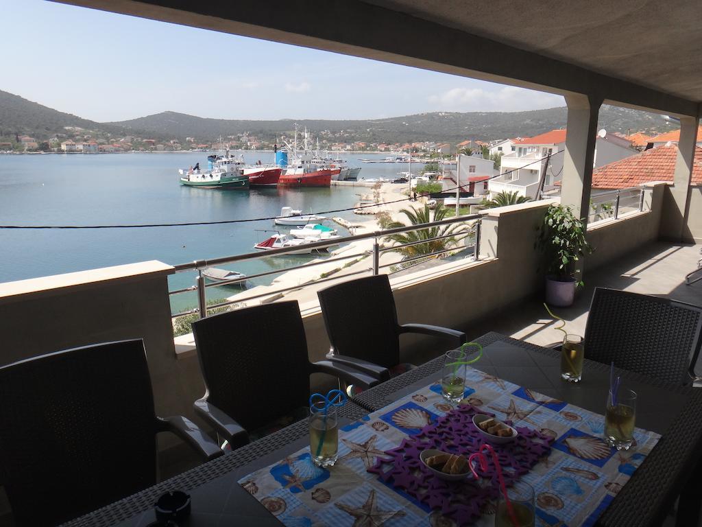Apartments Selina Vinišće Стая снимка