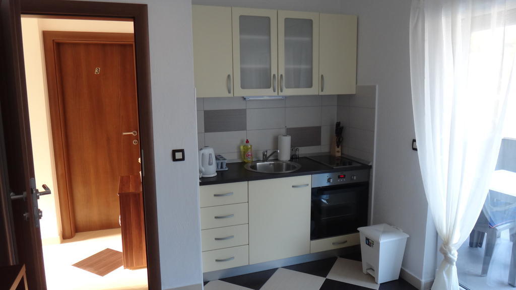 Apartments Selina Vinišće Екстериор снимка