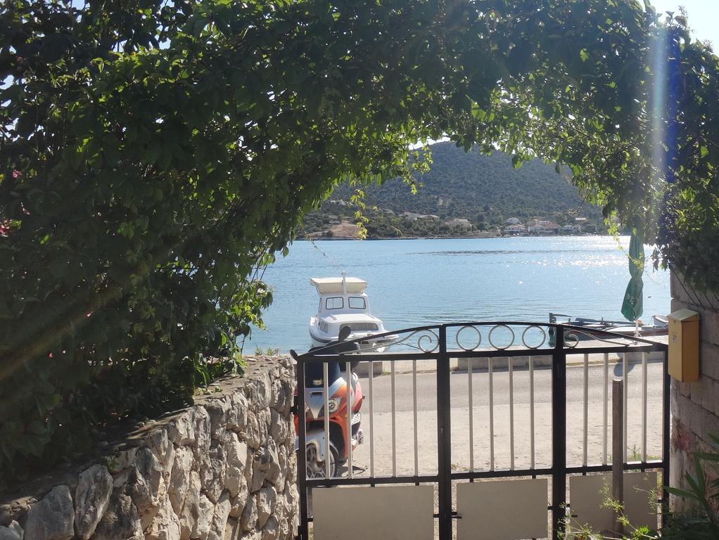 Apartments Selina Vinišće Стая снимка