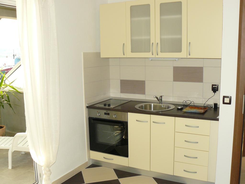 Apartments Selina Vinišće Стая снимка