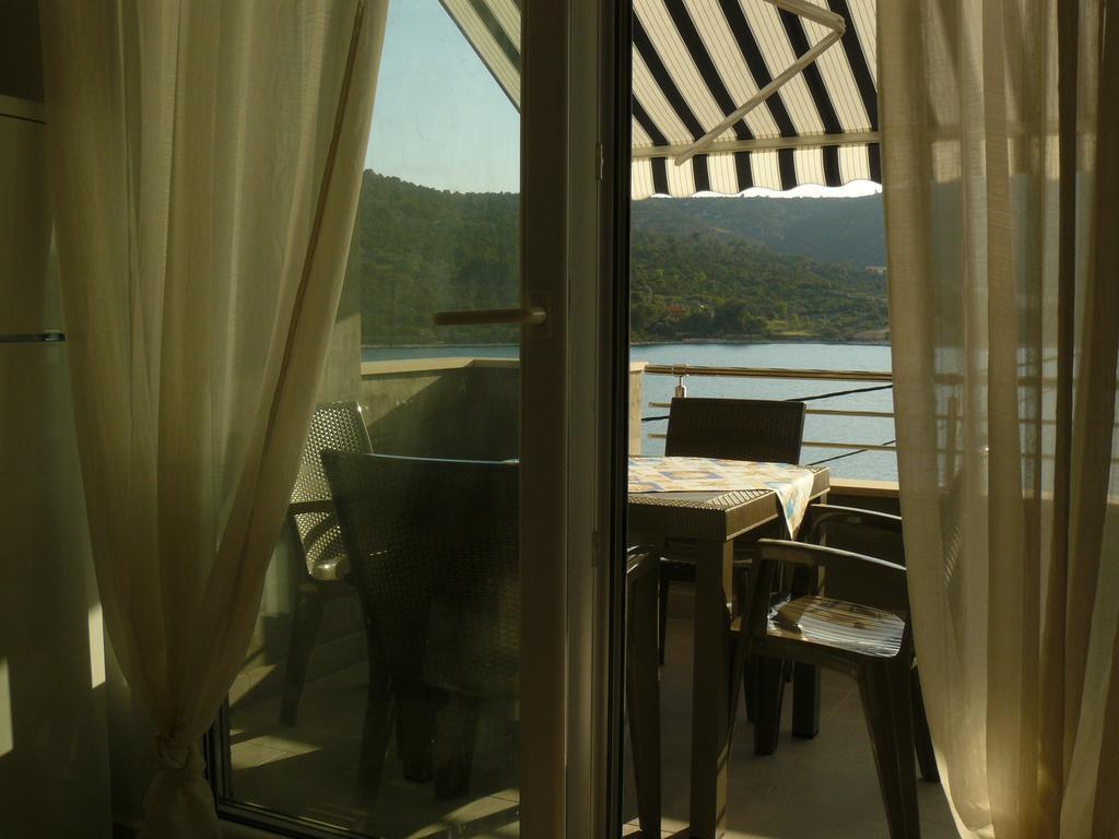 Apartments Selina Vinišće Стая снимка