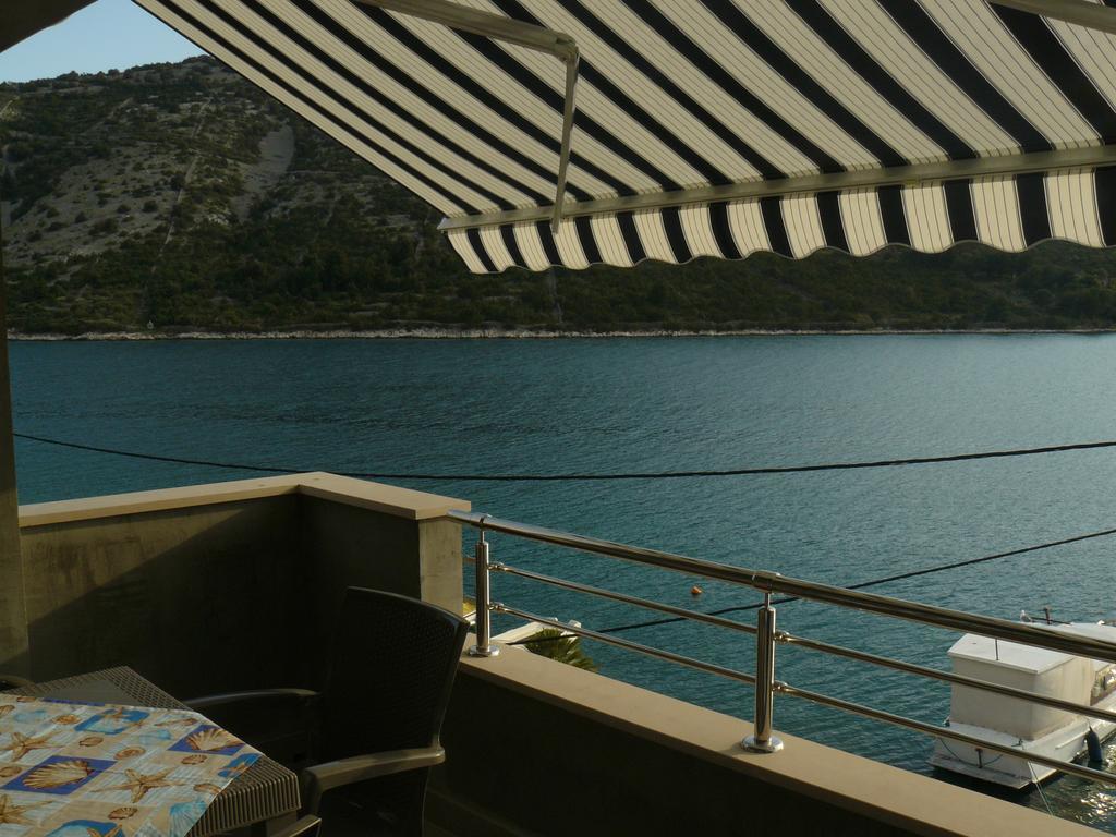 Apartments Selina Vinišće Екстериор снимка