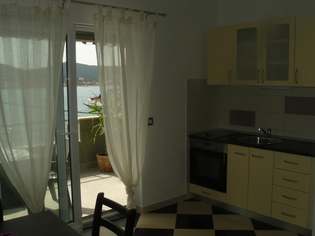 Apartments Selina Vinišće Екстериор снимка