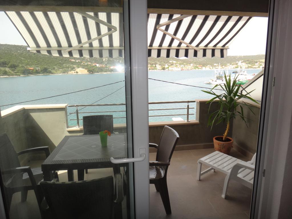 Apartments Selina Vinišće Стая снимка