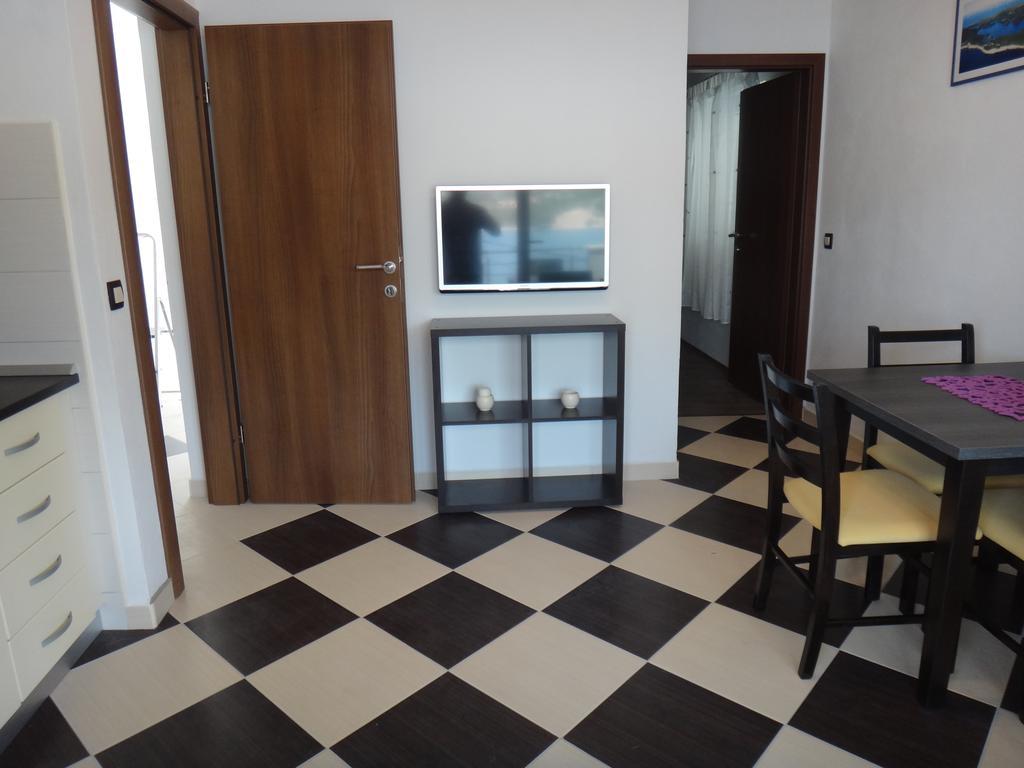 Apartments Selina Vinišće Стая снимка
