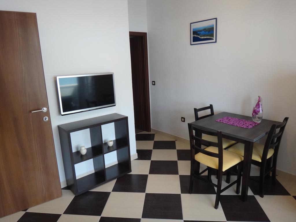 Apartments Selina Vinišće Стая снимка