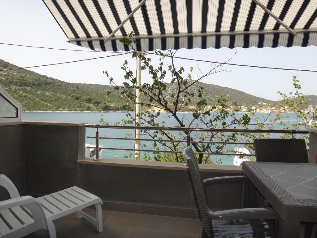 Apartments Selina Vinišće Стая снимка
