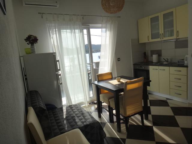Apartments Selina Vinišće Екстериор снимка
